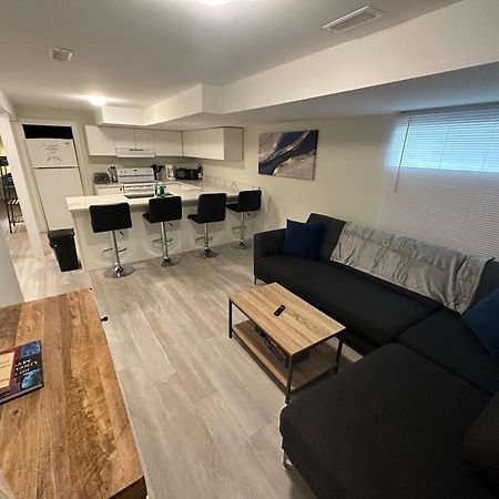 Comfy 2 Bedroom Near The Beach! 피커링 외부 사진