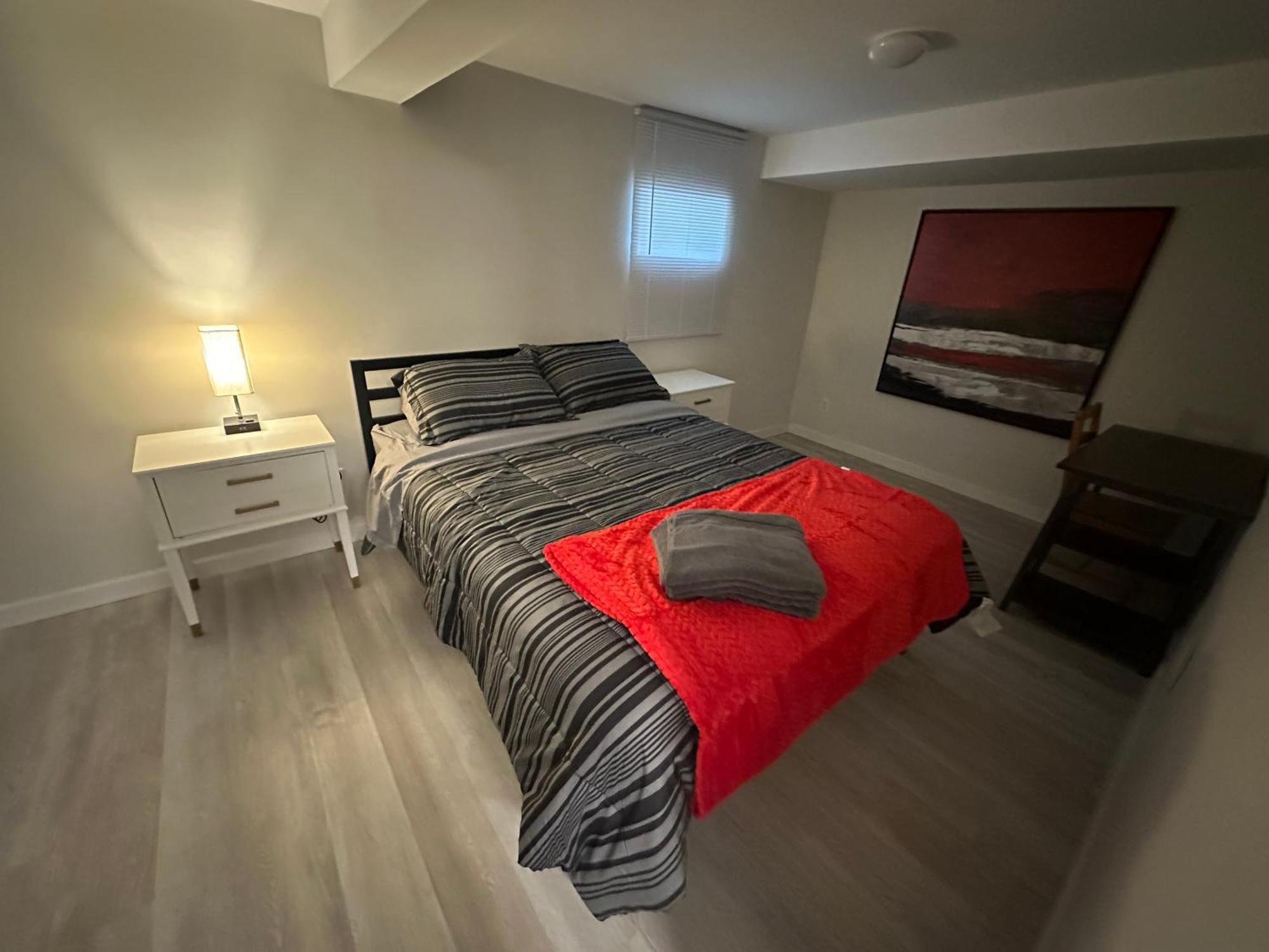 Comfy 2 Bedroom Near The Beach! 피커링 외부 사진