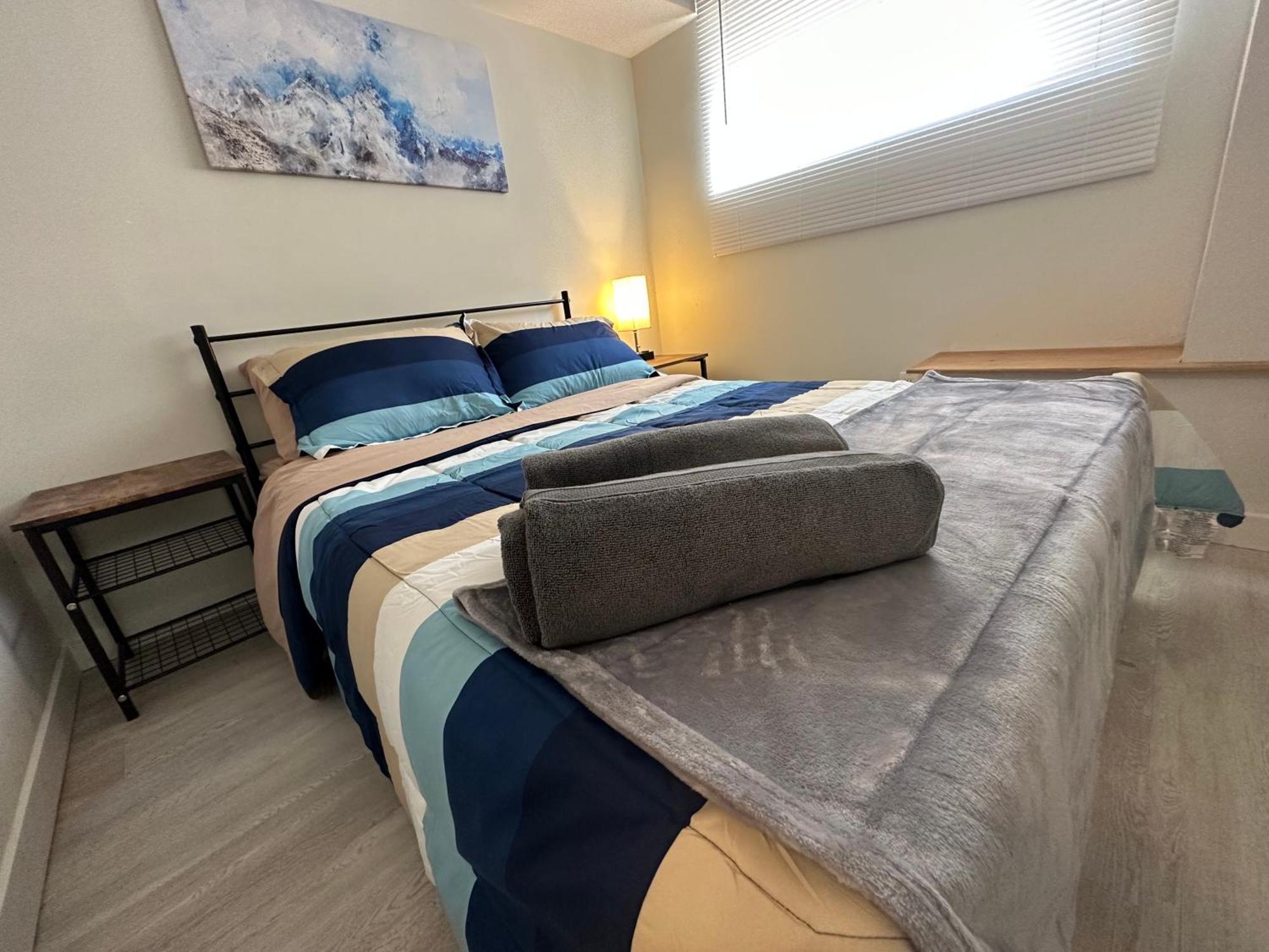 Comfy 2 Bedroom Near The Beach! 피커링 외부 사진